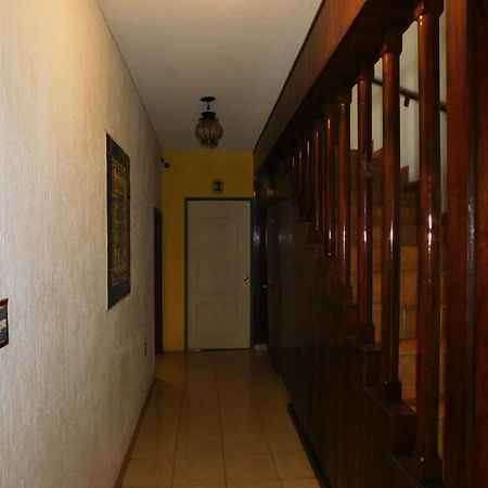 Casona Luciernaga-Casa De Huespedes Guest House Leon Exterior photo
