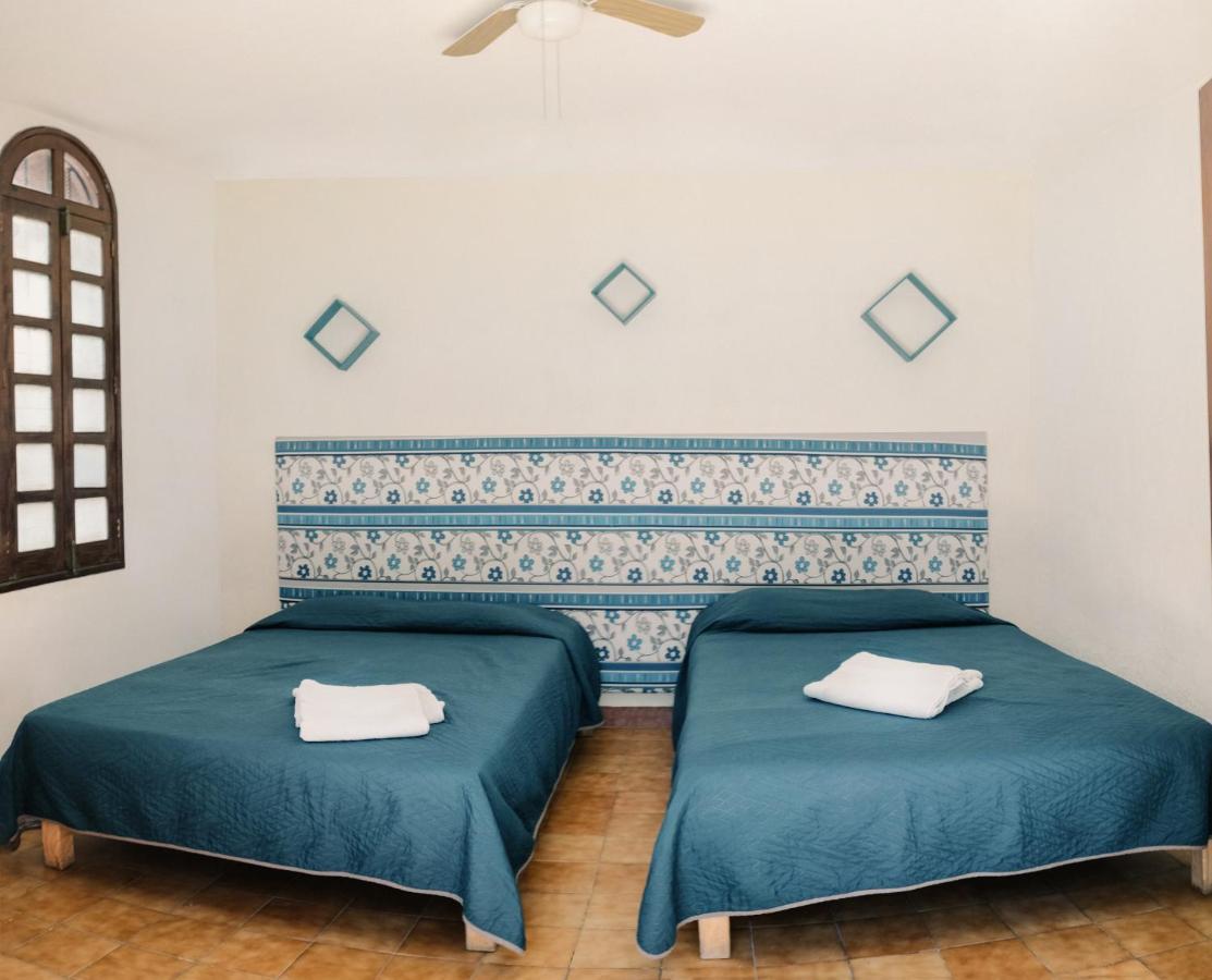 Casona Luciernaga-Casa De Huespedes Guest House Leon Exterior photo